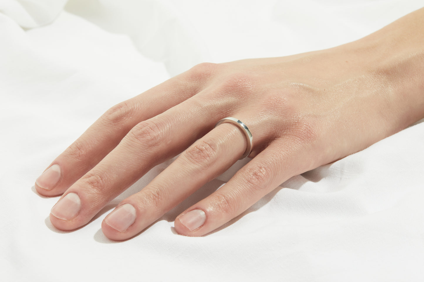 Saana Wedding Band in White Gold