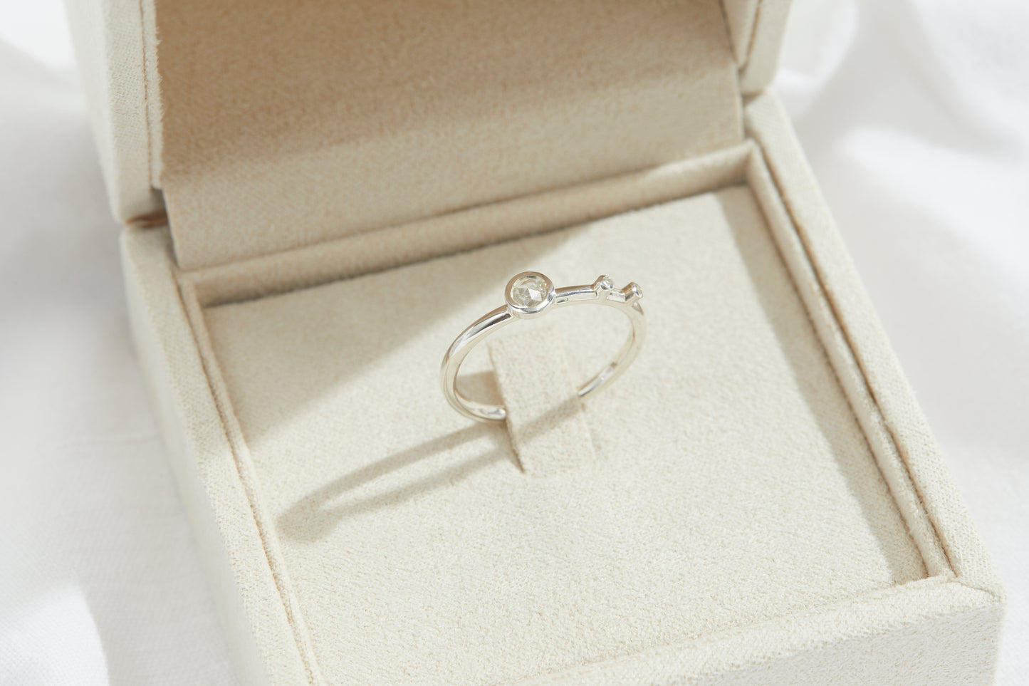 14K White Gold Mother Ring with Rose Cut Diamond and 2 Brilliant Side Stones